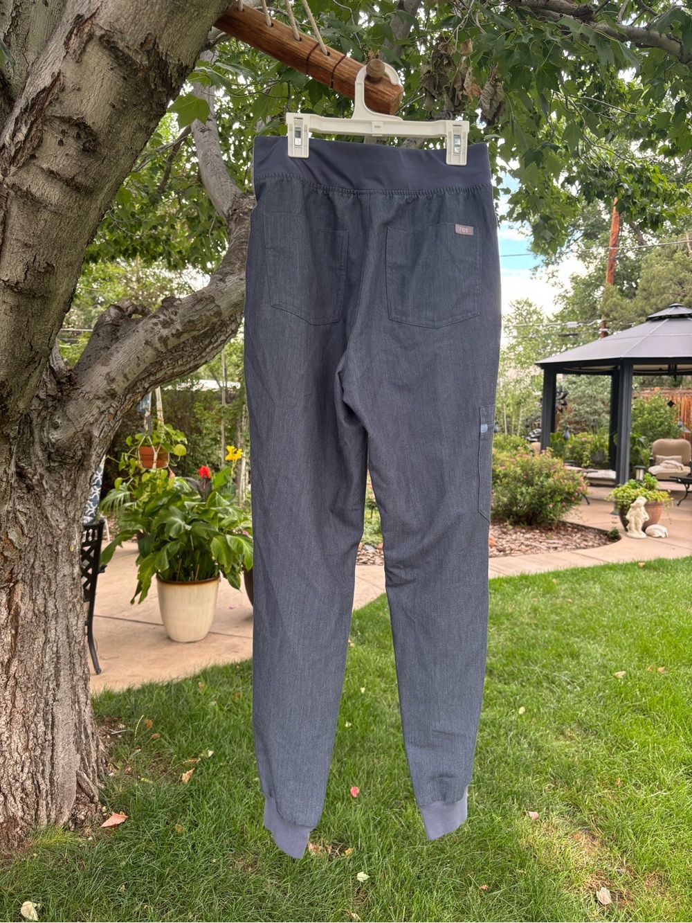 FIGS Women’s S Zamora Joggers - Picture 2 of 4